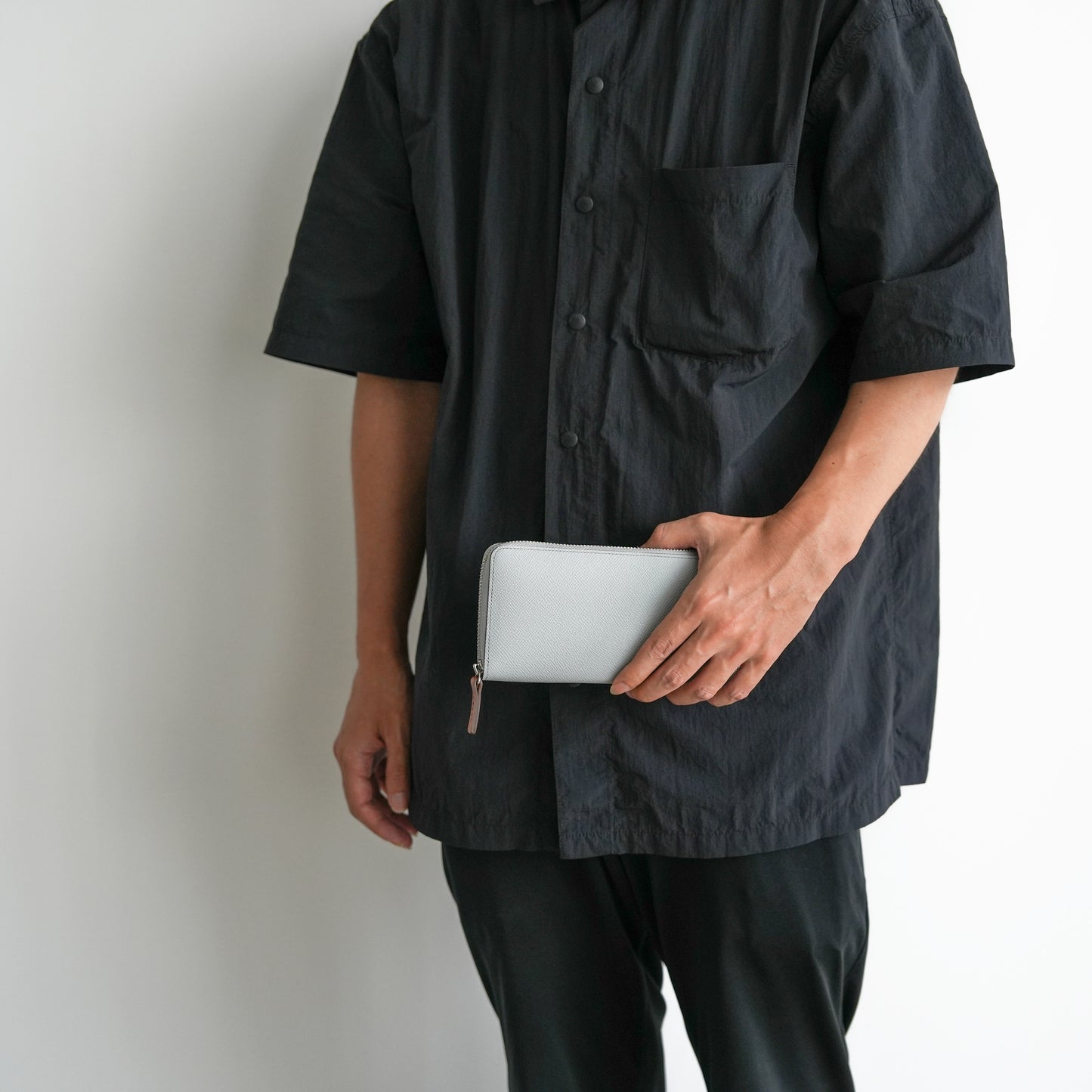noble round wallet ice gray x camel