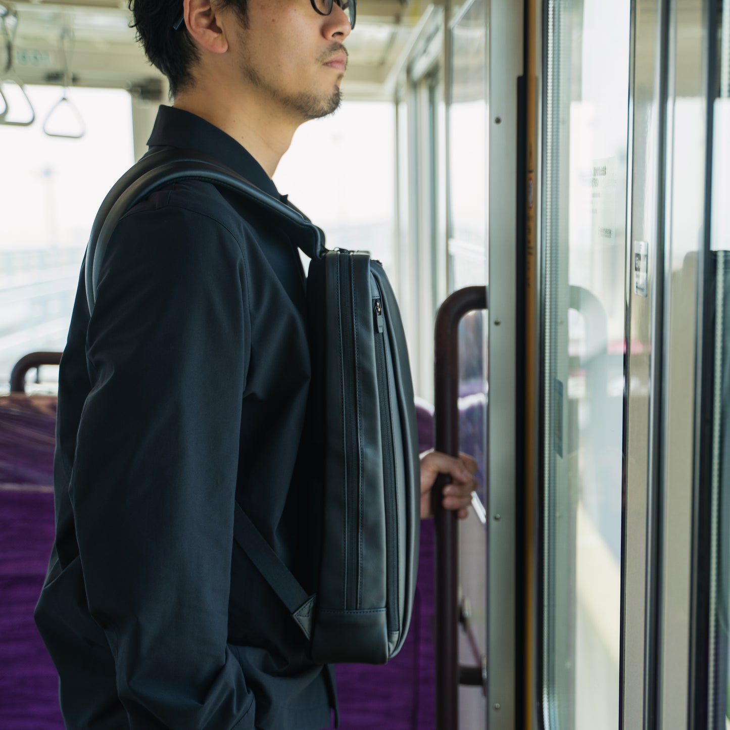 【軽量/革】RAIZON レザースリムバックパック