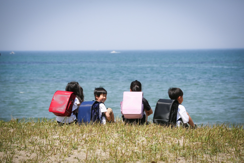 スクールリュックUMI｜漁網再生ナイロンからできたスクールリュック【UMI】を北海道厚岸町の子供たちに寄贈します!!