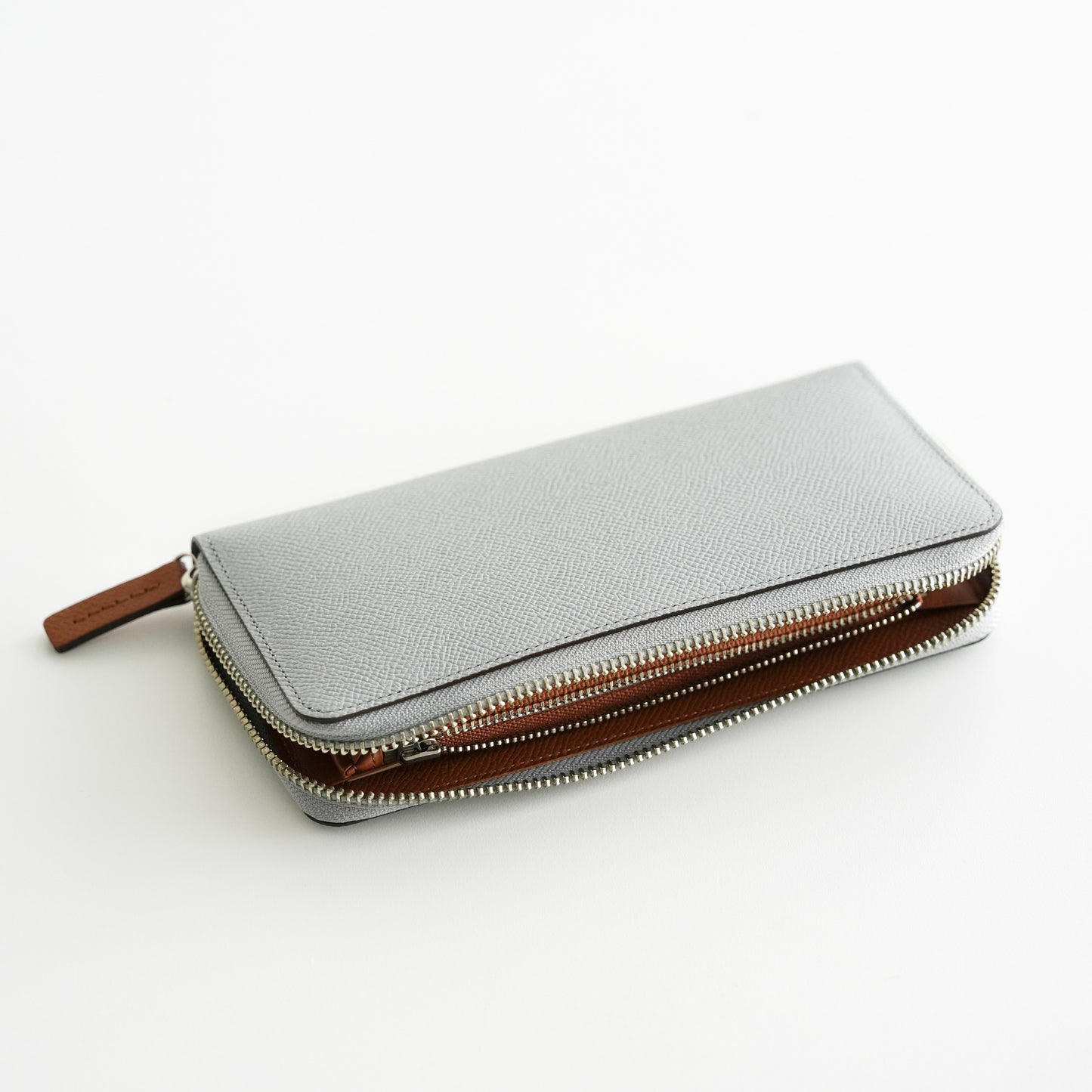 noble round wallet ice gray x camel