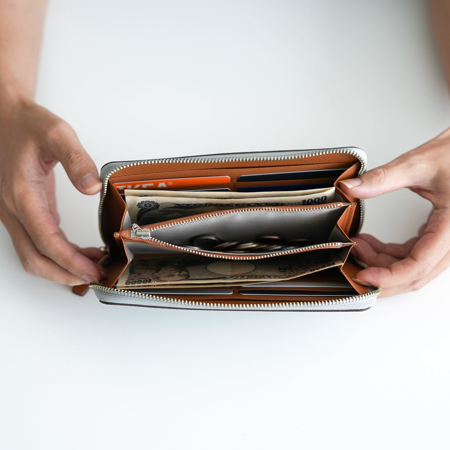 noble round wallet ice gray x camel