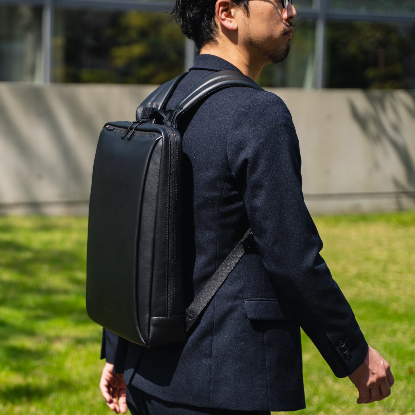【軽量／革】RAIZON　レザースリムバックパック