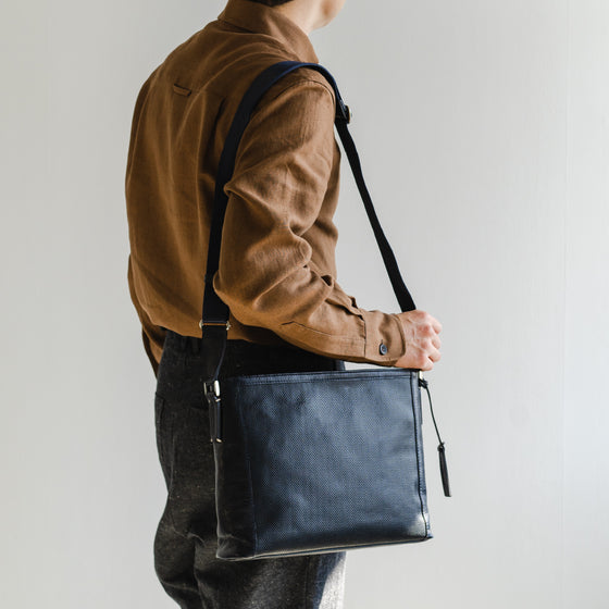 [NEW] Stitch Shoulder Bag Navy