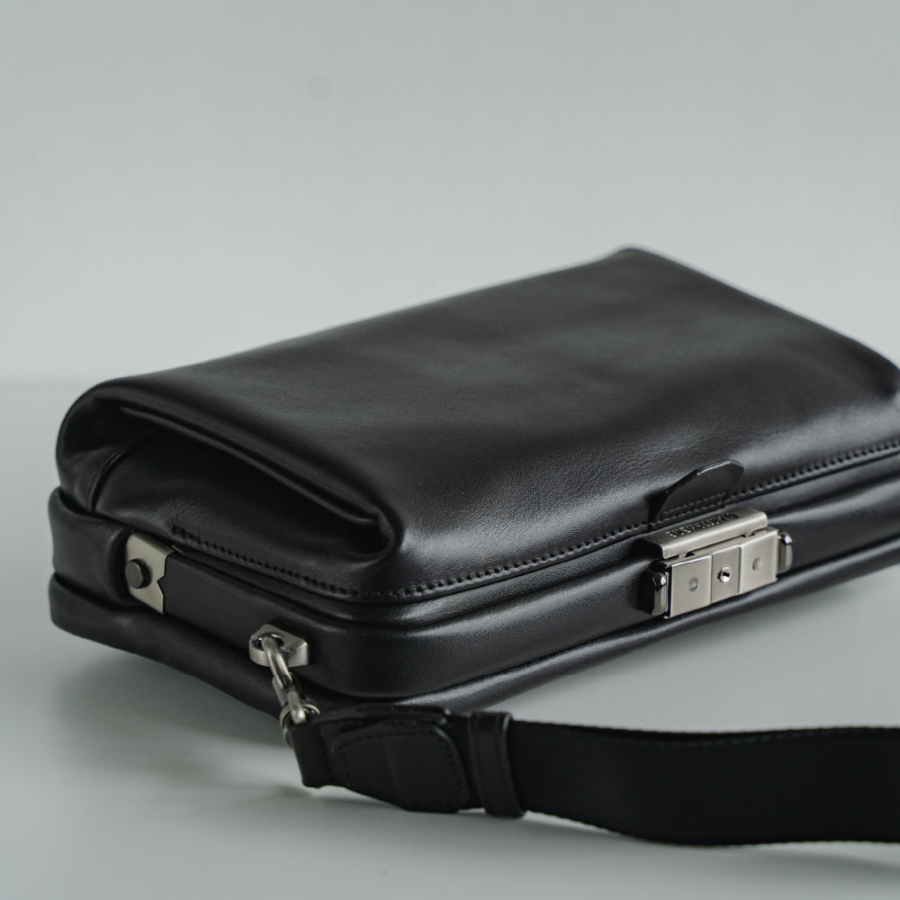 [NEW] Tondo Leather Quattro Shoulder Black