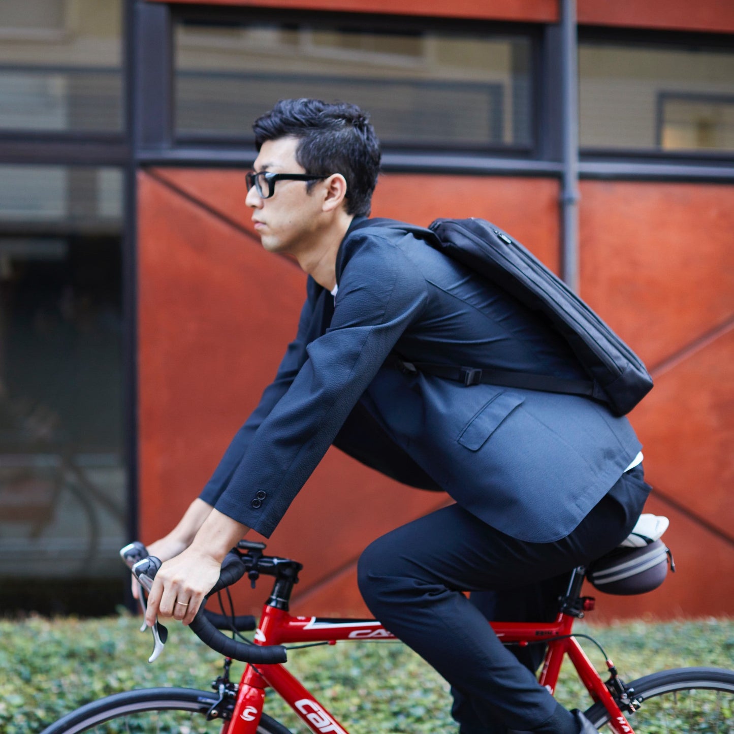 RAIZON slim backpack