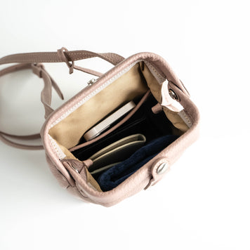 Atelier nuu |  parcel mist ダレスポシェット　ピンクベージュ - Atelier nuu