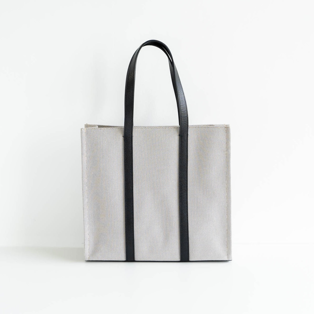 terra tote black