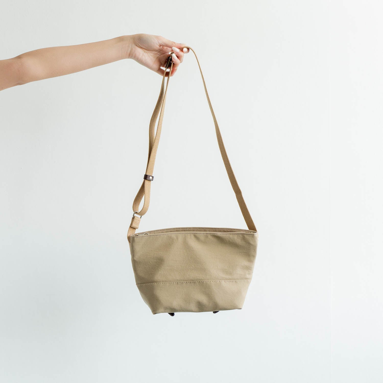 snap vegi サコッシュ　ベージュ - Atelier nuu