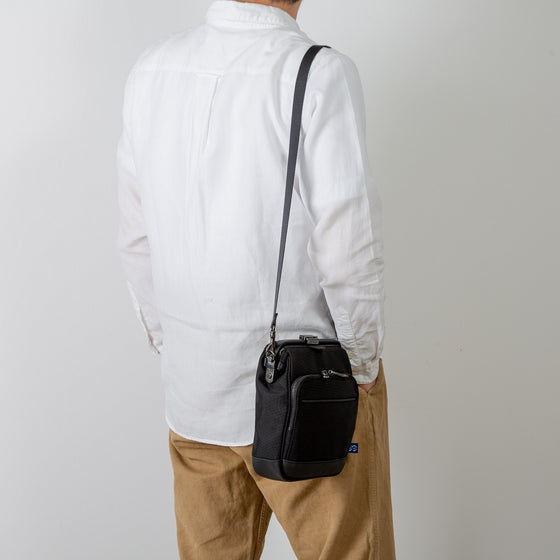 Cavallo for the blue Dulles shoulder bag black